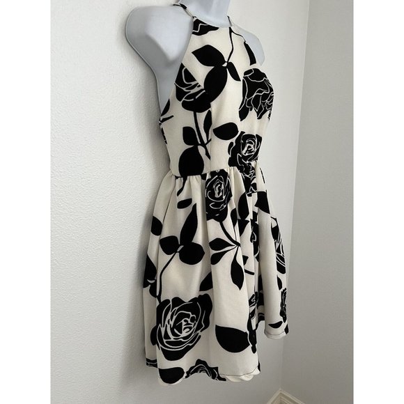 NWT Romeo & Juliet Couture Black Ivory Damask Halter Dress Cross Back St… - Picture 2 of 7